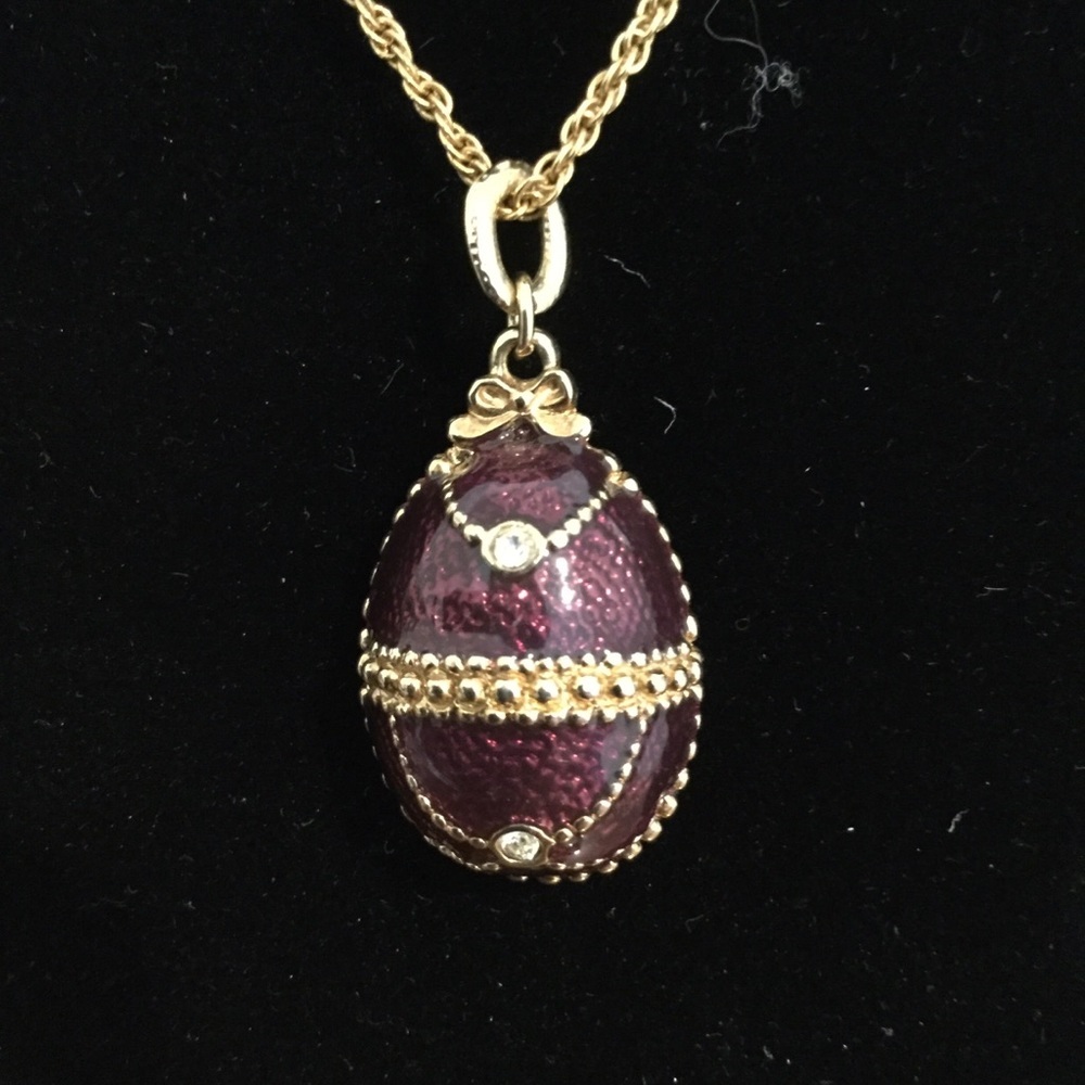 Gold alabaster egg necklace